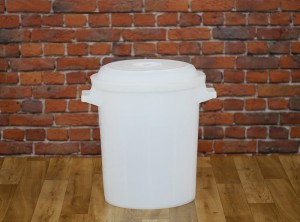 Vysoká nádoba s vekom na mlieko, srvátku, vodu a pod. (50–100 l)